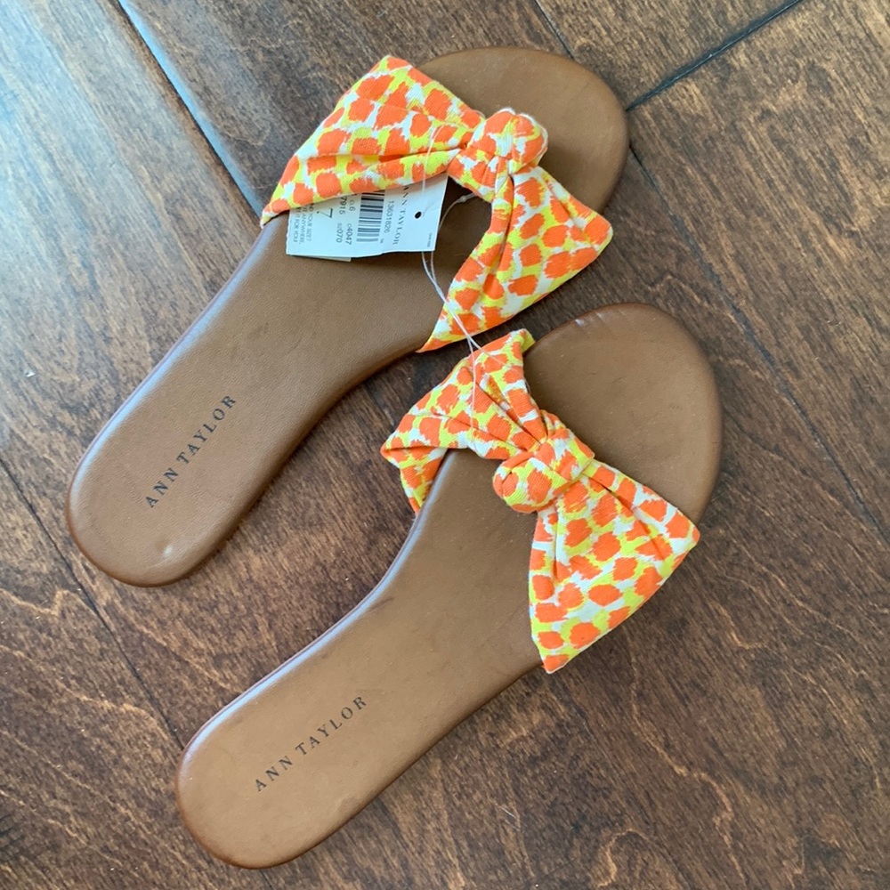 NWT ANN TAYLOR Fabric Knot Print Sandals Size 7